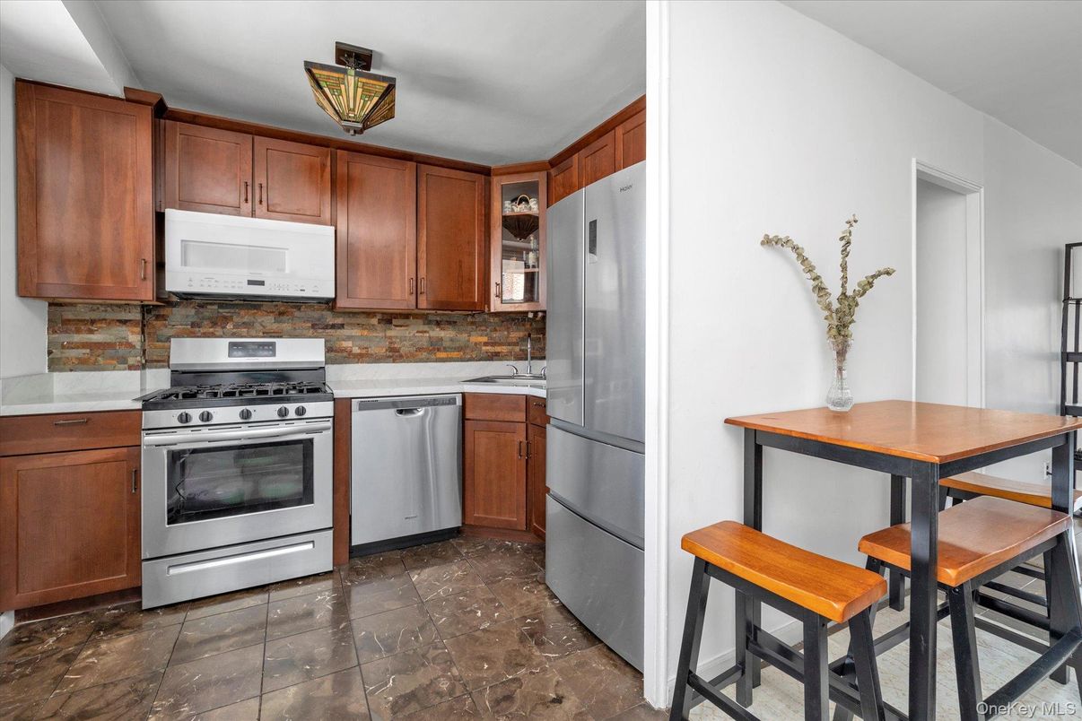 Interior, Kitchen, Stainless Steel Appliances