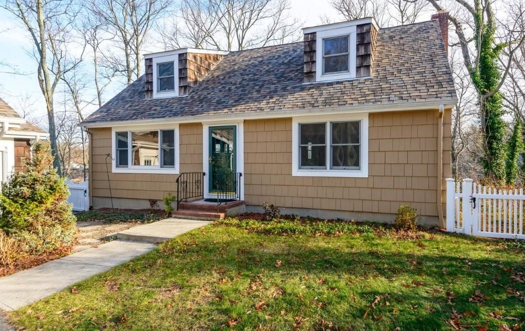 Exterior, Facade, Cape Cod