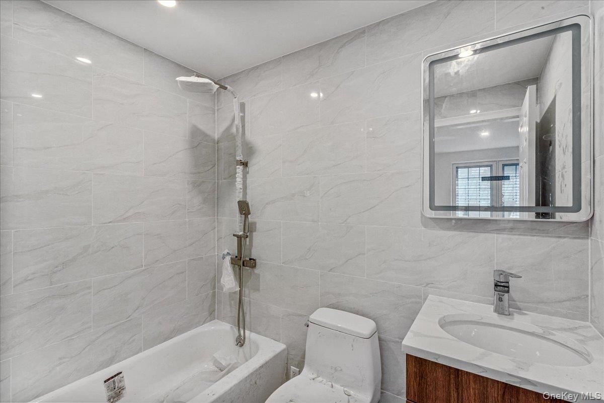 Bathroom, Interior, Marble Walls, Recessed Lighting