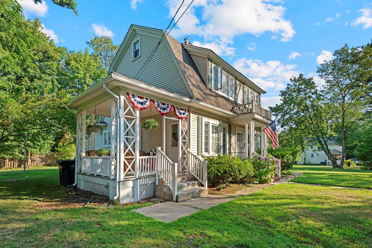 Backyard, Exterior, Facade, Queen Anne Victorian