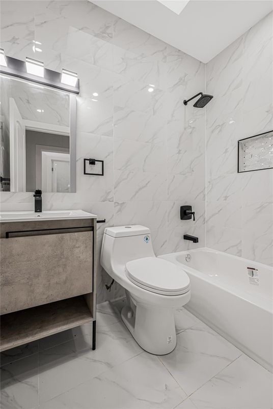 Bathroom, Interior, Marble, Marble Walls, Recessed Lighting