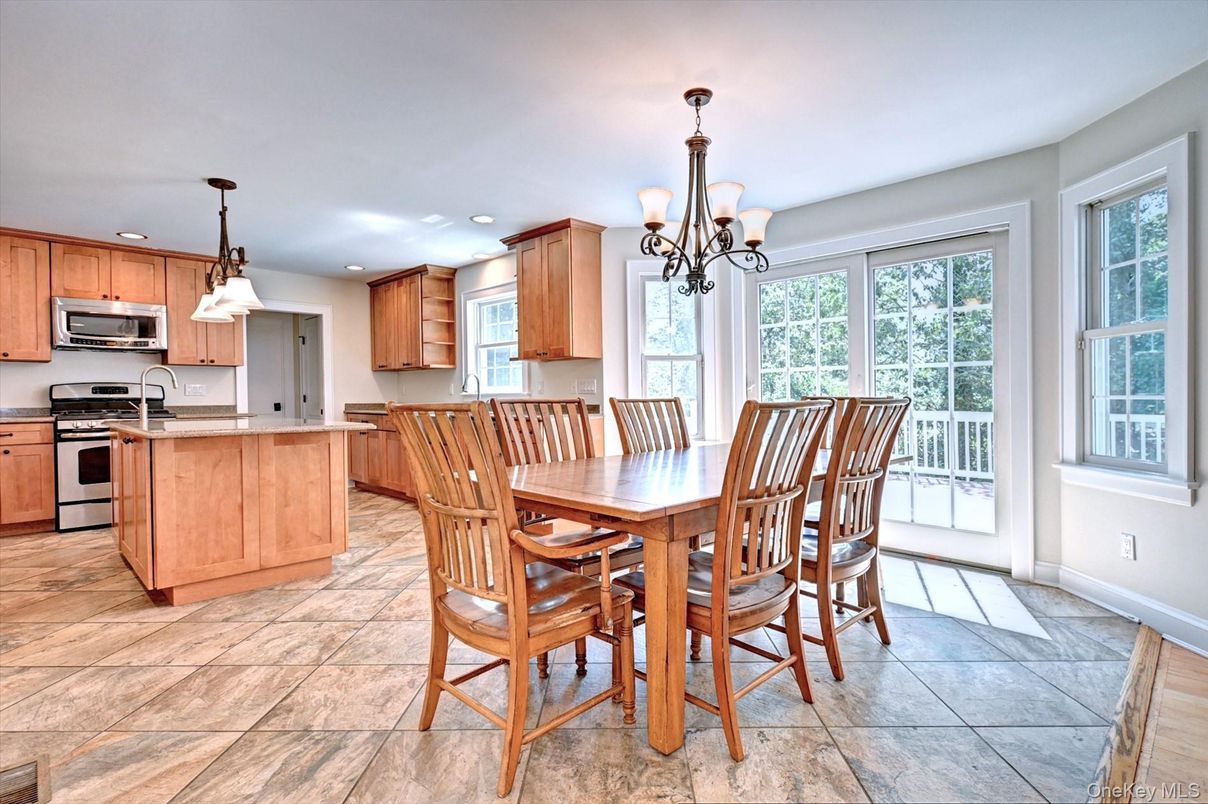 Chandelier, Dining room, Interior, Kitchen, Pendant Lights, Recessed Lighting, Stainless Steel Appliances