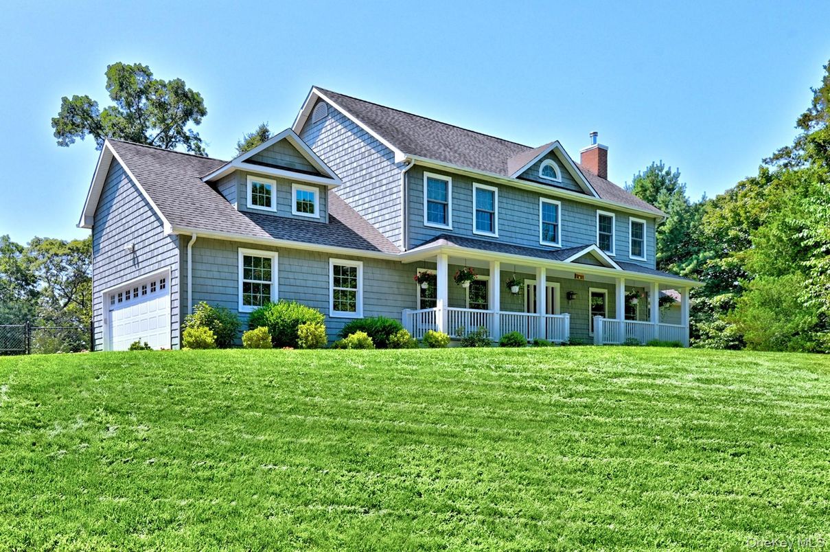 Attached, Exterior, Facade, Farmhouse