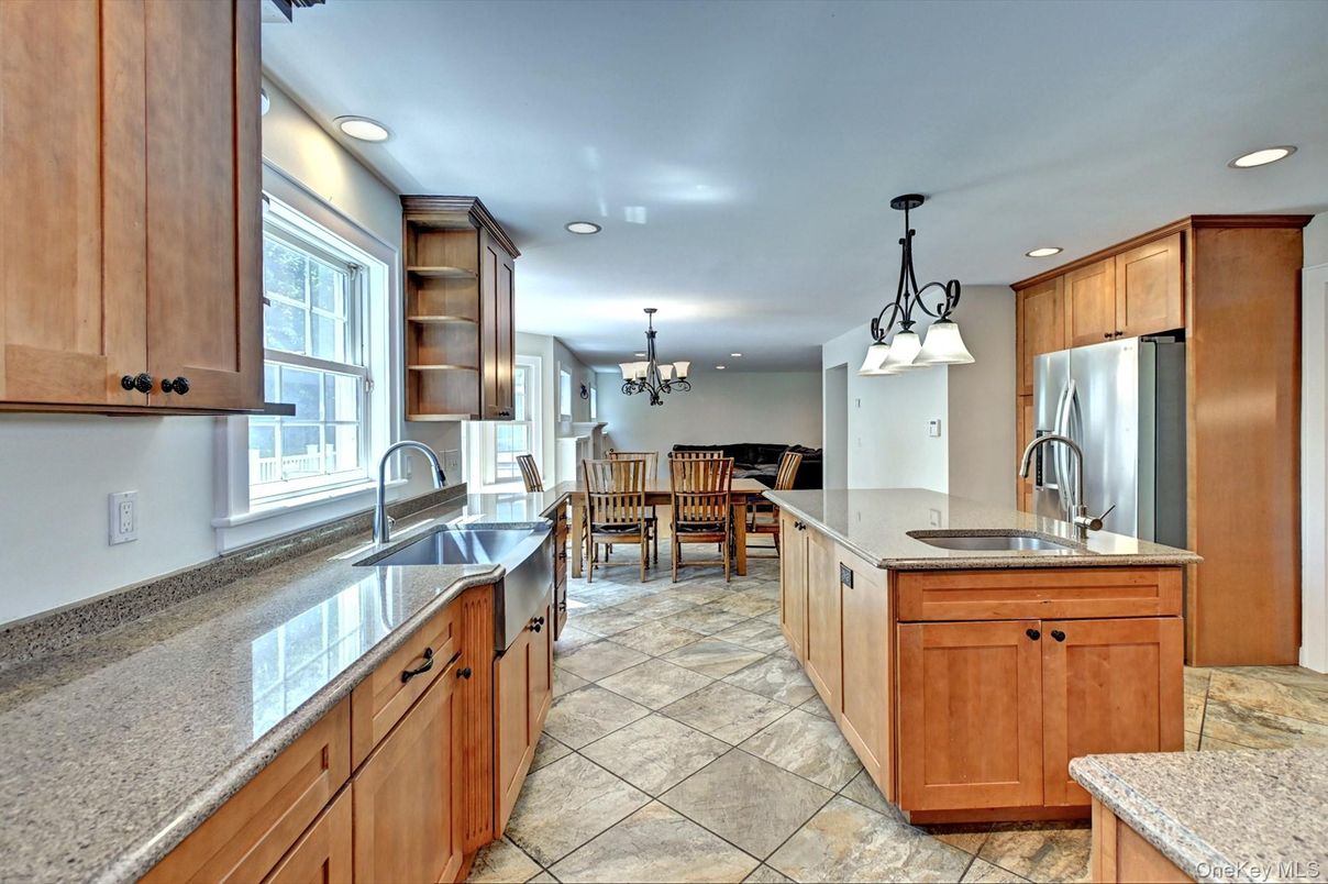 Chandelier, Dining room, Interior, Kitchen, Pendant Lights, Recessed Lighting, Stainless Steel Appliances