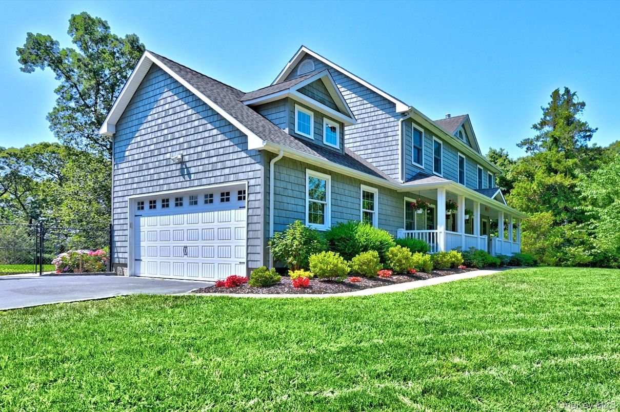 Attached, Exterior, Facade, Farmhouse