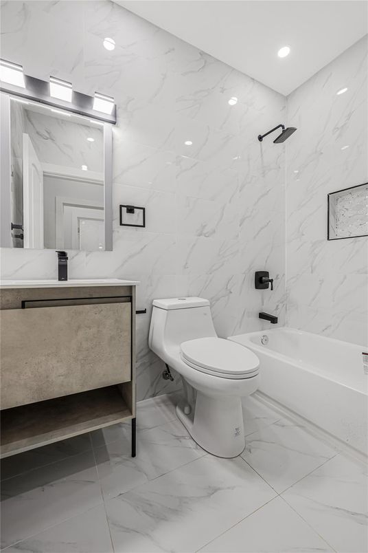 Bathroom, Interior, Marble, Marble Walls, Recessed Lighting