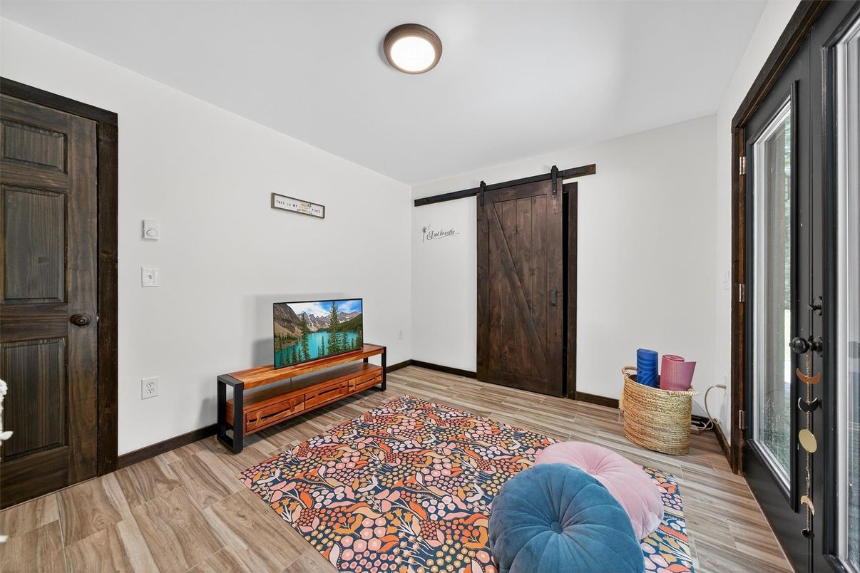Interior, Recessed Lighting, Wood Texture Flooring