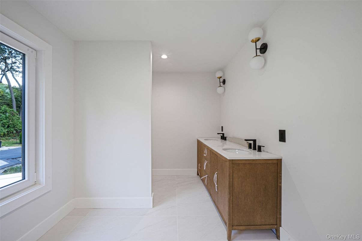 Bathroom, Dual Sink Vanities, Interior, Recessed Lighting