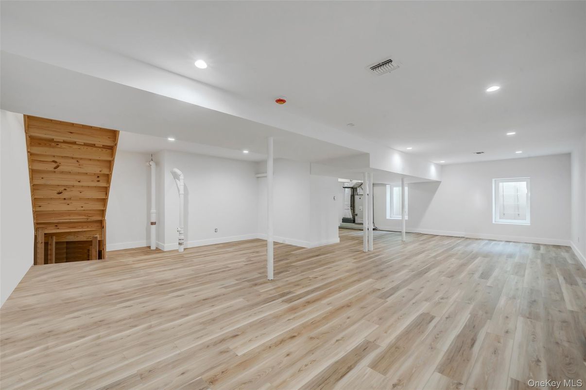 Empty room, Interior, Recessed Lighting, Wood Texture Flooring, Wooden Walls