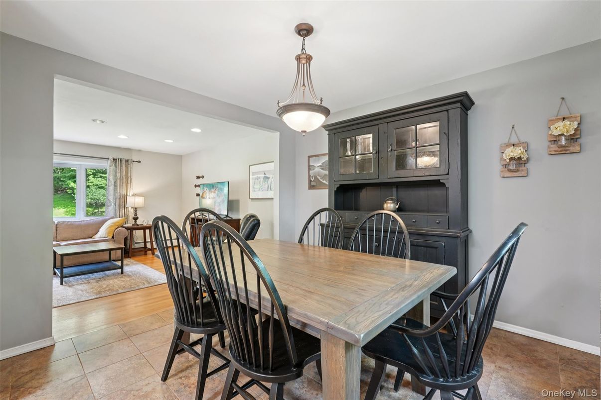 Dining room, Interior, Recessed Lighting