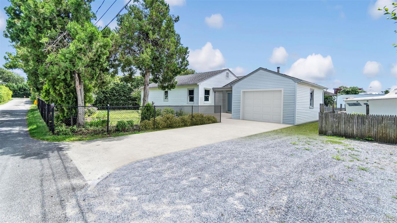 Backyard, Detached Garage, Exterior