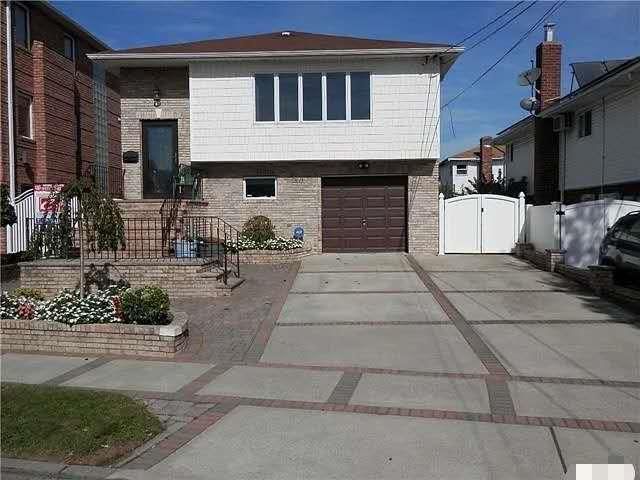 Attached, Exterior, Facade, Brick Facade, Split Level