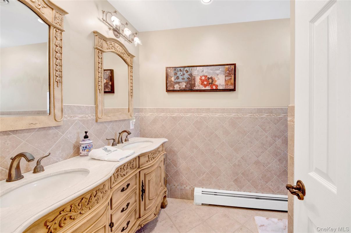 Bathroom, Dual Sink Vanities, Interior