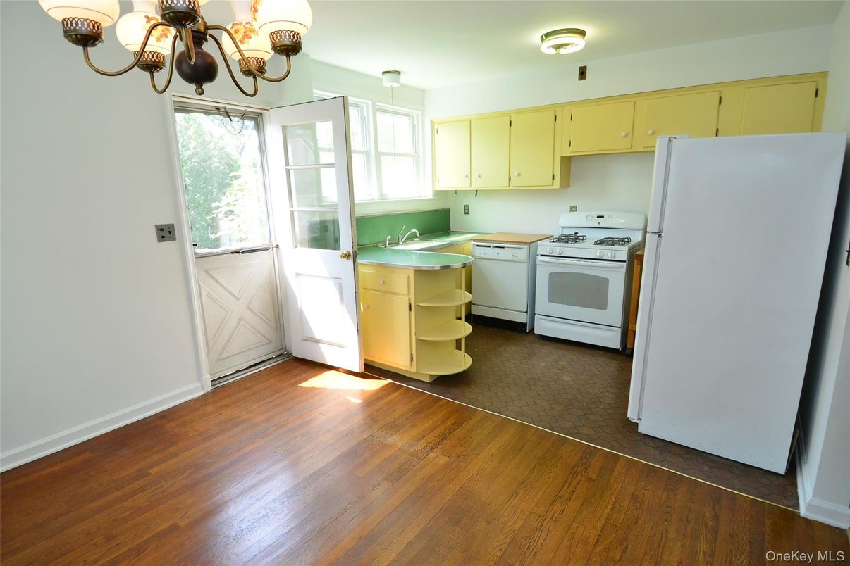 Chandelier, Interior, Kitchen, Wood Texture Flooring