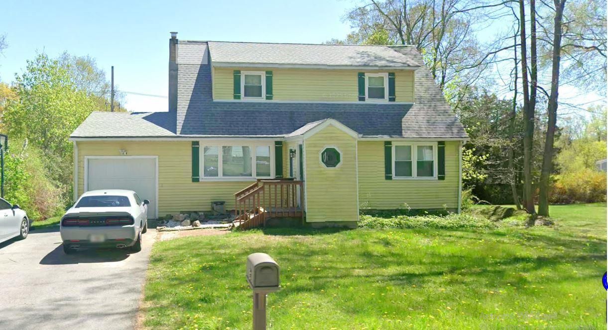 Attached, Exterior, Facade, Cape Cod