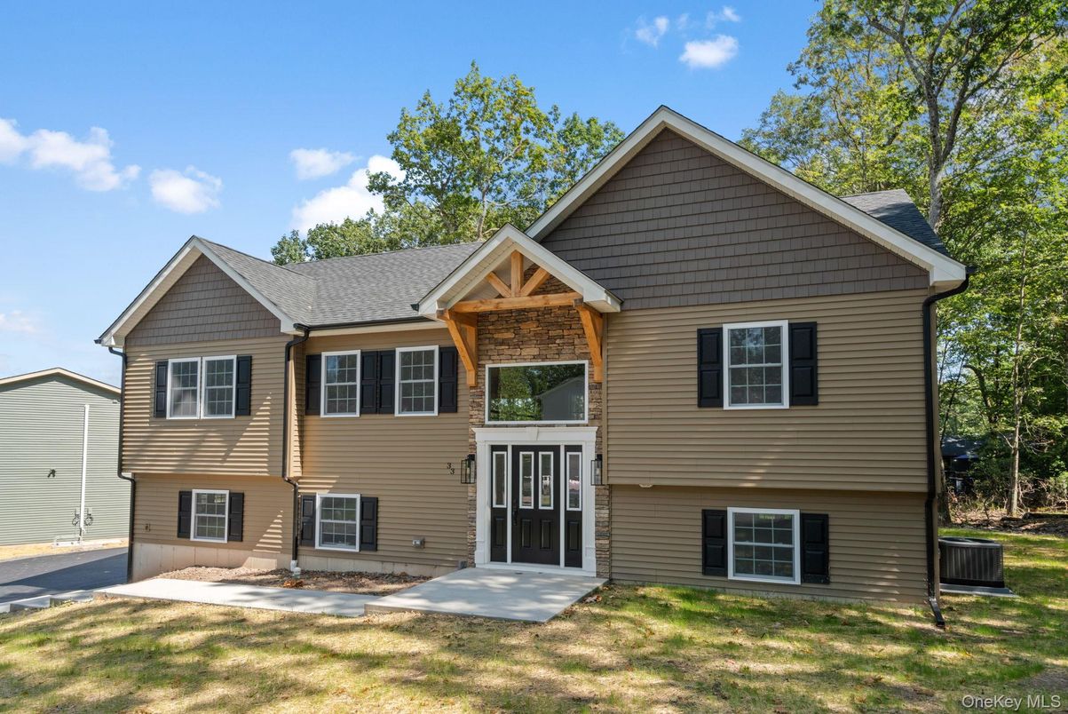 Exterior, Facade, Raised Ranch