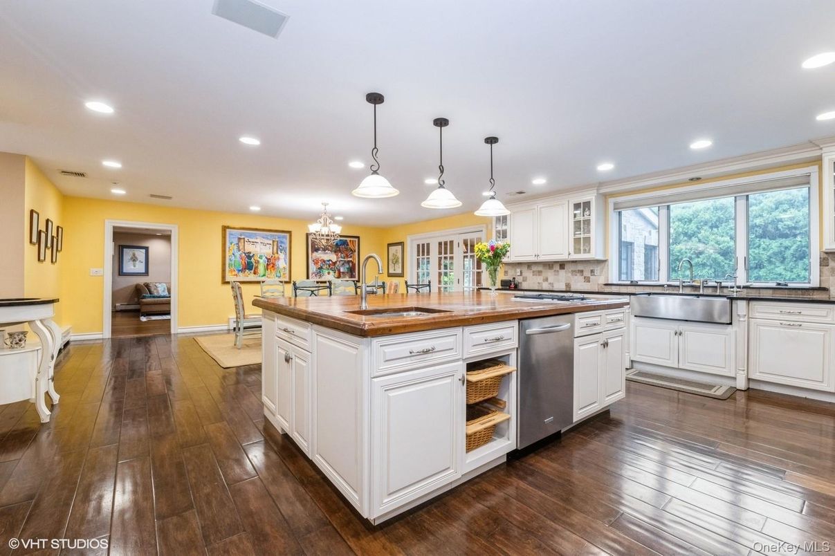 Chandelier, Dining room, Interior, Kitchen, Pendant Lights, Recessed Lighting, Wood Texture Flooring