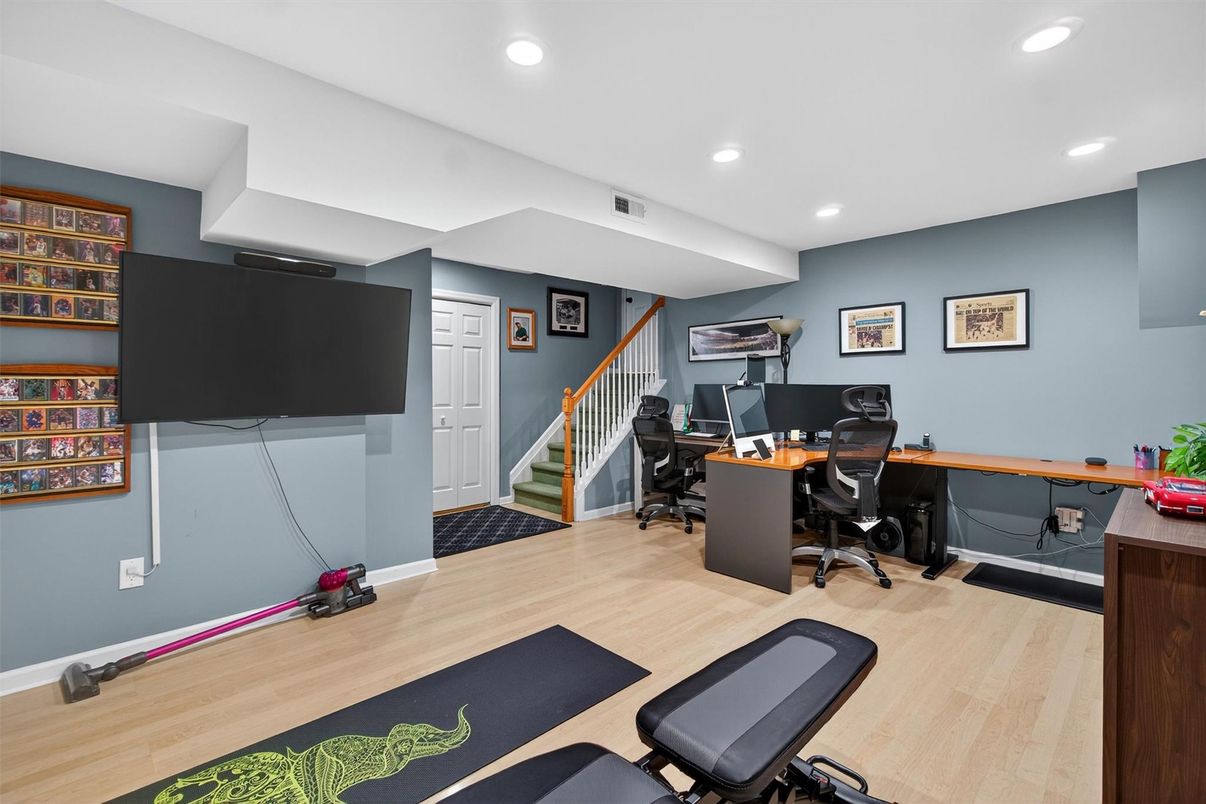 Home Office, Interior, Recessed Lighting, Wood Texture Flooring