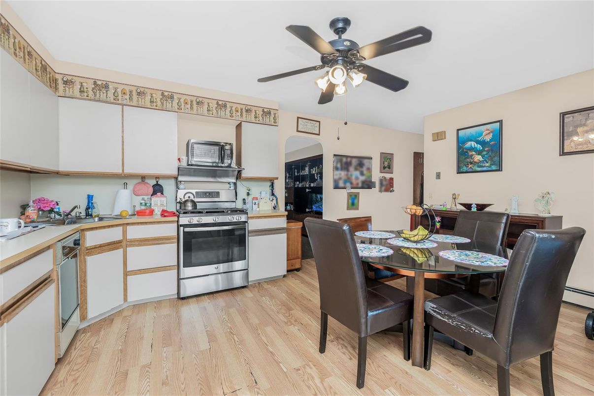 Dining room, Interior, Kitchen, Stainless Steel Appliances, Wood Texture Flooring