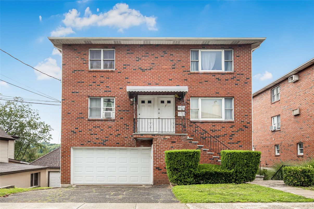 Attached, Exterior, Facade, Brick Facade, Rowhouse