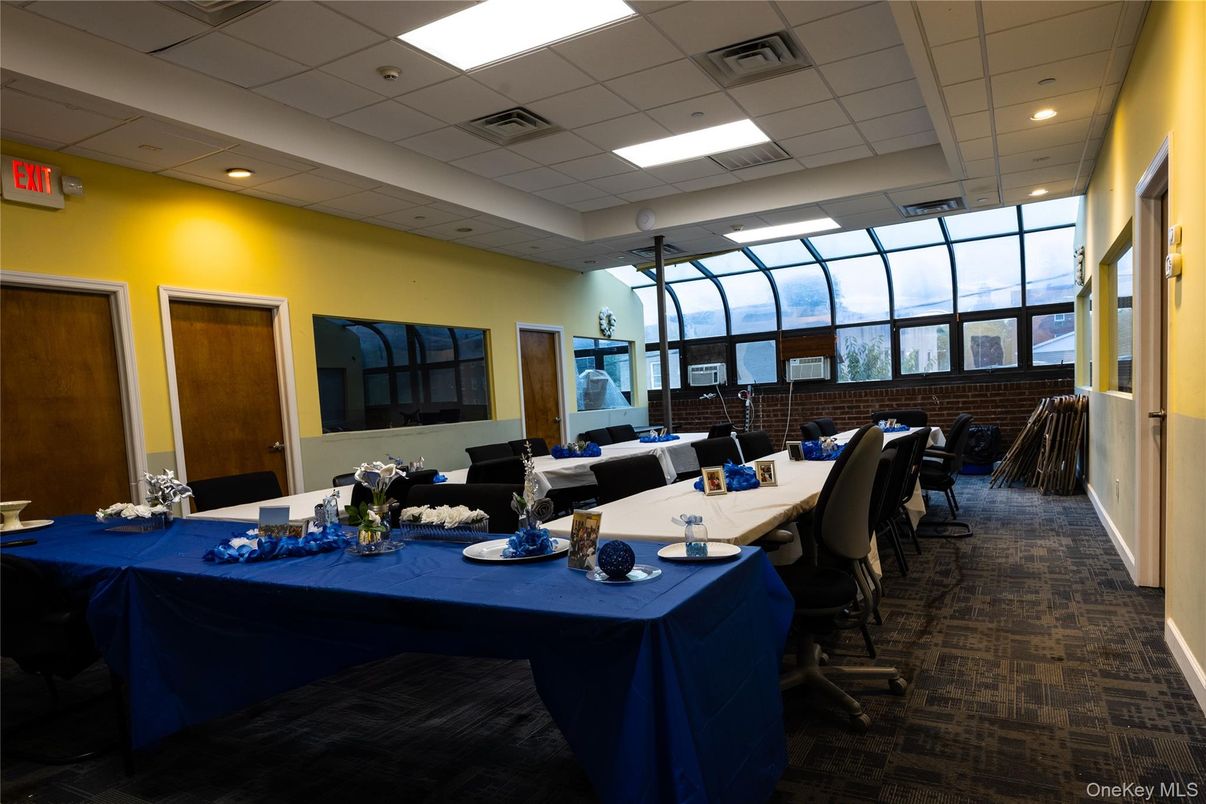 Dining room, Interior, Recessed Lighting, Water