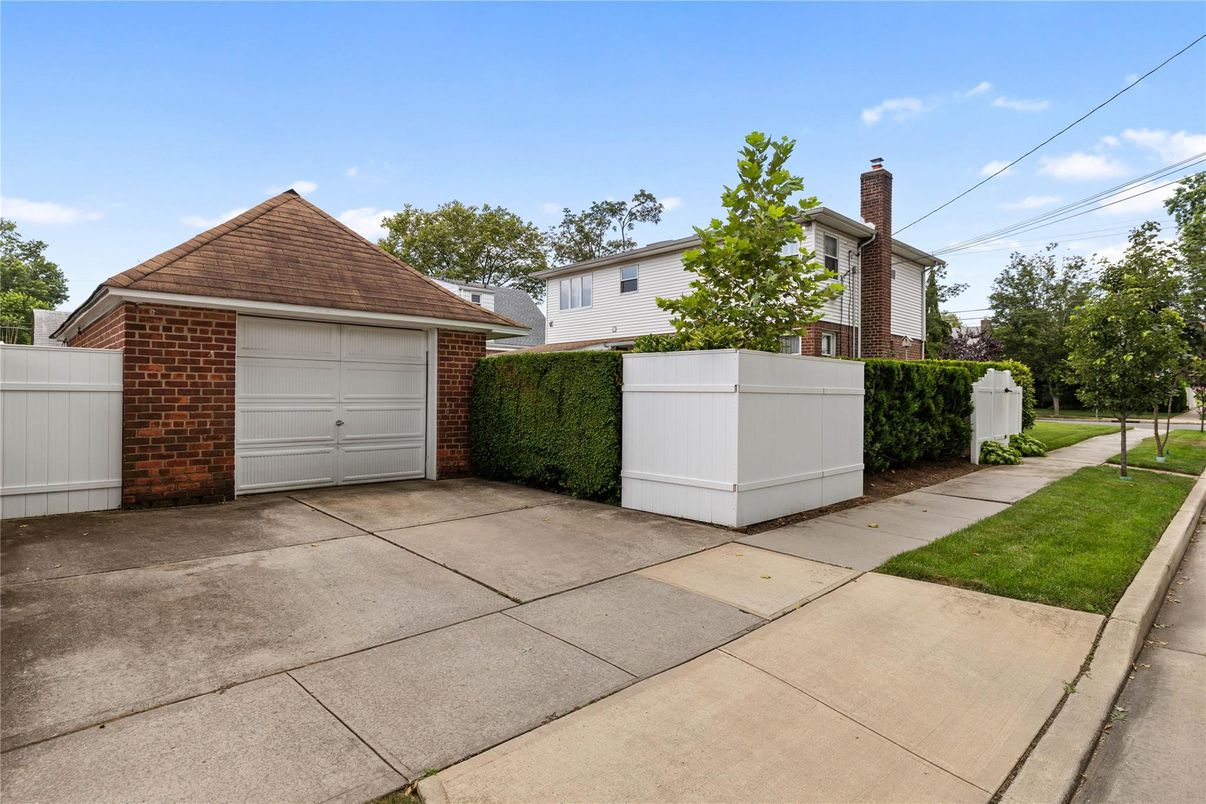 Detached Garage, Exterior