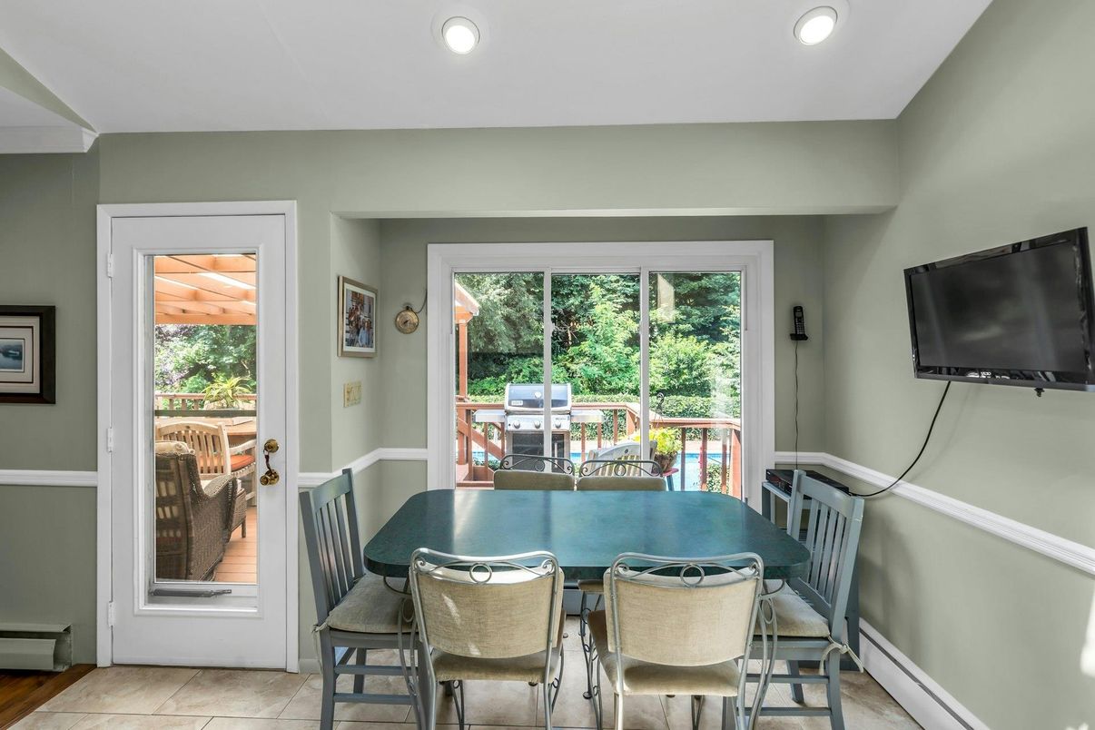 Dining room, Interior, Recessed Lighting