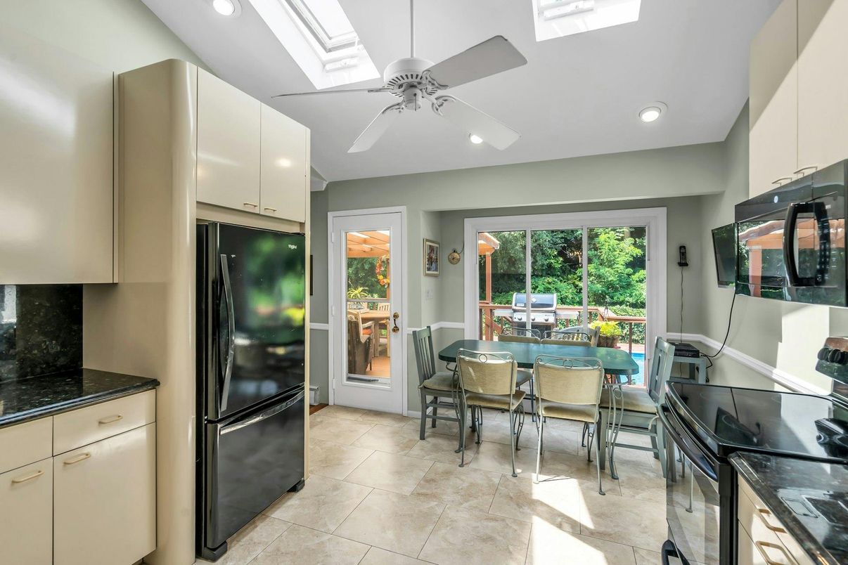 Dining room, Interior, Kitchen, Recessed Lighting