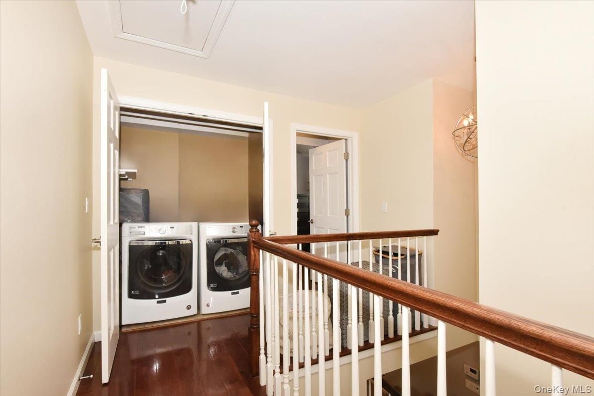 Interior, Washer, Wood Texture Flooring