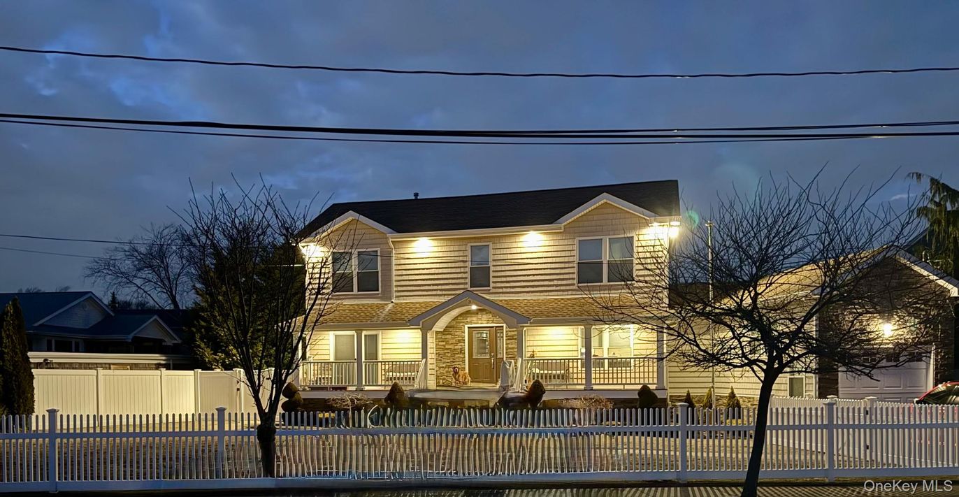 Exterior, Facade, Queen Anne Victorian