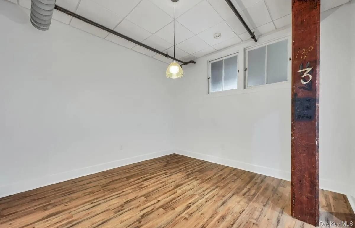 Empty room, Interior, Pendant Lights, Wood Texture Flooring