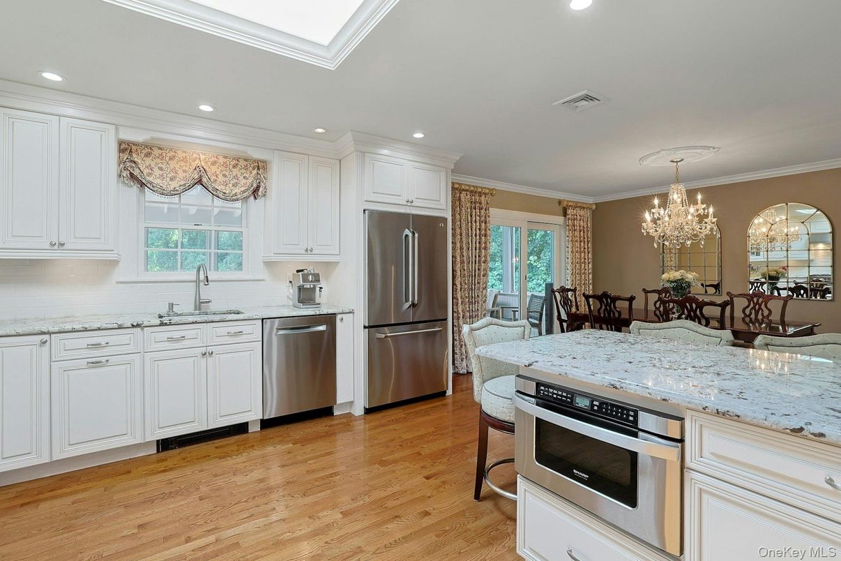 Chandelier, Dining room, Interior, Kitchen, Recessed Lighting, Stainless Steel Appliances, Wood Texture Flooring