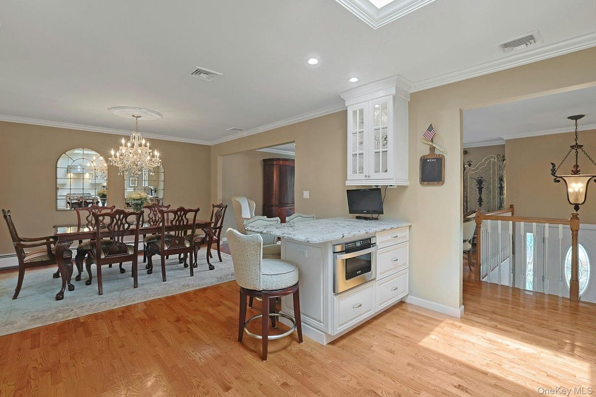 Chandelier, Dining room, Interior, Kitchen, Pendant Lights, Recessed Lighting, Wood Texture Flooring
