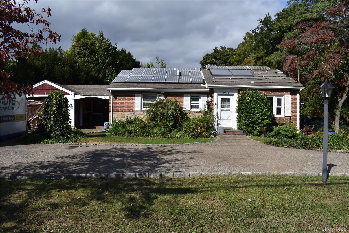 Exterior, Facade, Brick Facade, Solar Panels, Ranch