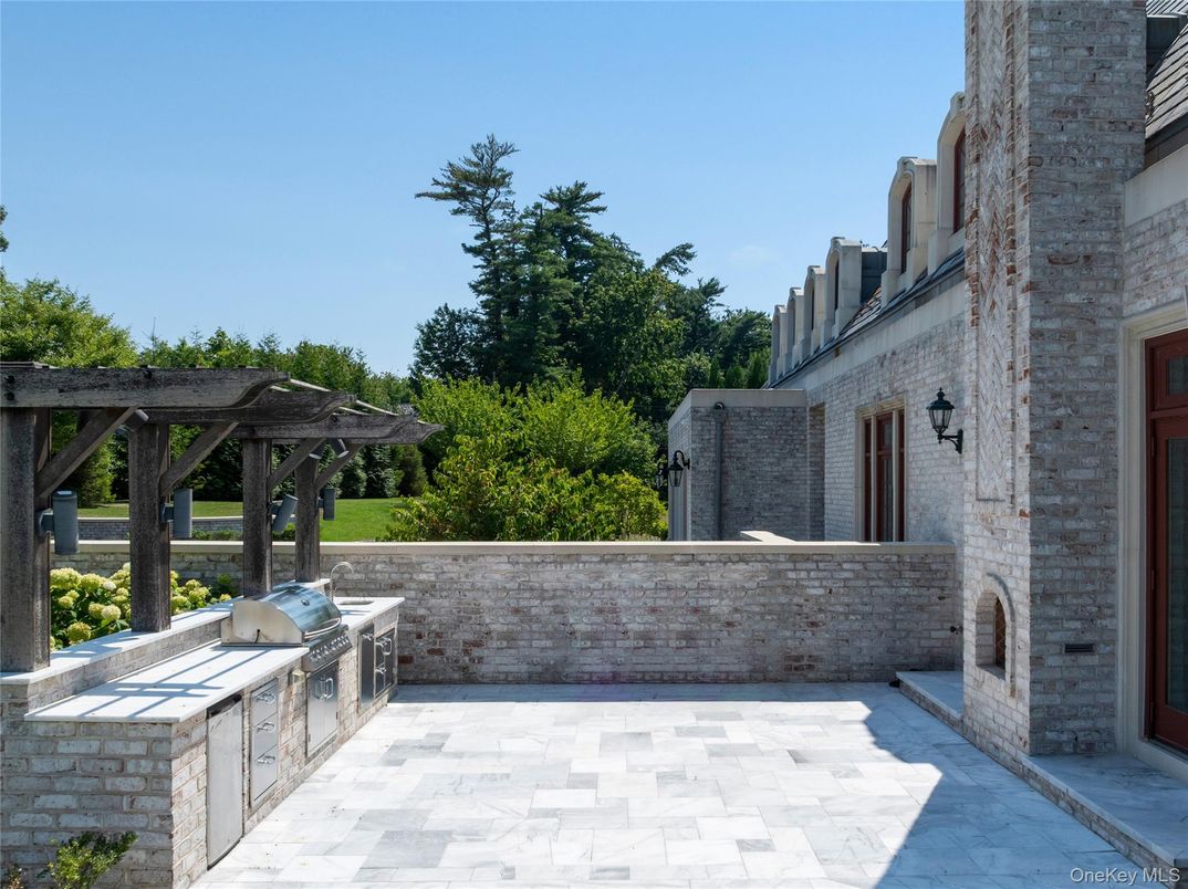 Exterior, Outdoor Kitchen