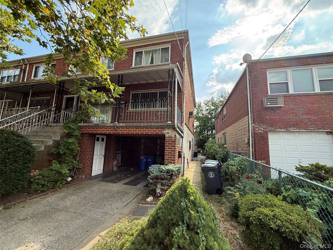 Attached, Exterior, Facade, Brick Facade, Rowhouse