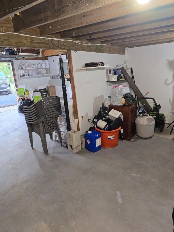 Garage, Interior, Wooden Beams