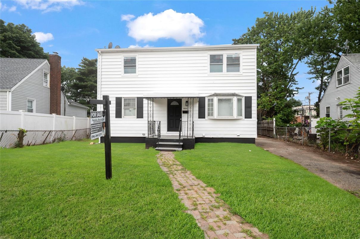 Exterior, Facade, None