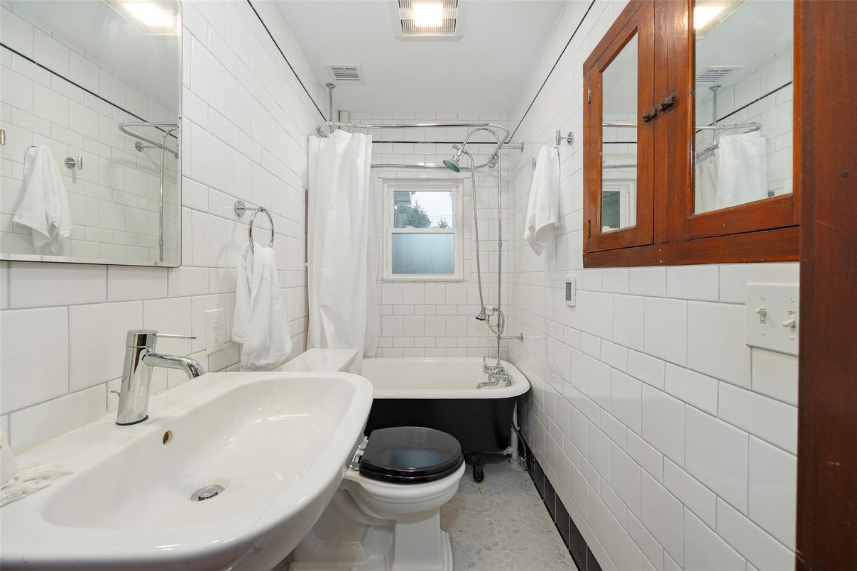 Bathroom, Free Standing Baths, Interior