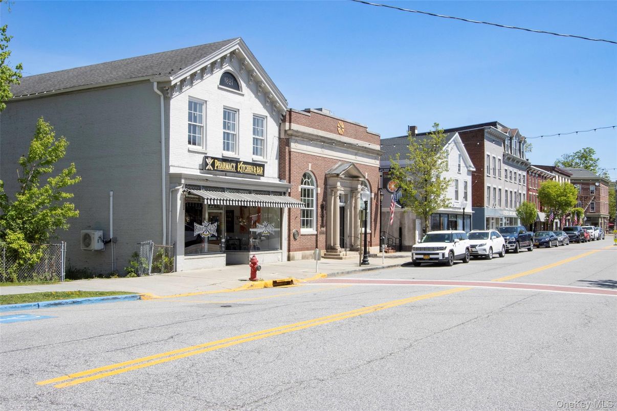 Exterior, Facade, Rowhouse