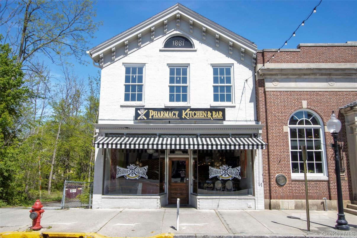 Exterior, Facade, Brick Facade, Queen Anne Victorian