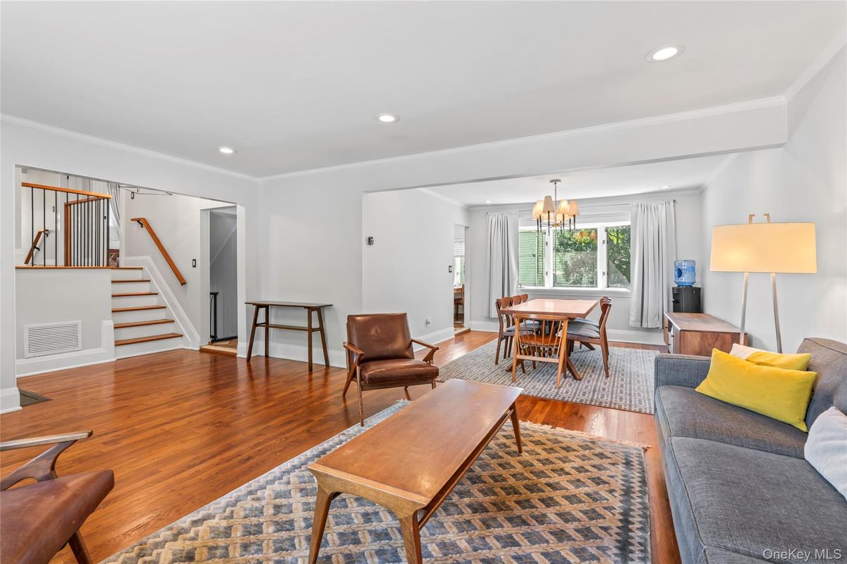 Chandelier, Dining room, Interior, Living room, Recessed Lighting, Wood Texture Flooring
