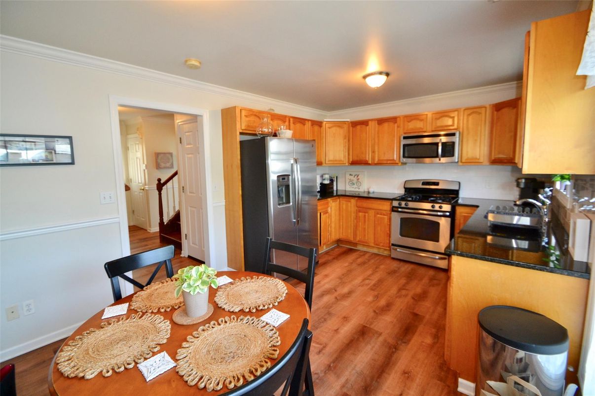 Dining room, Interior, Kitchen, Stainless Steel Appliances, Wood Texture Flooring