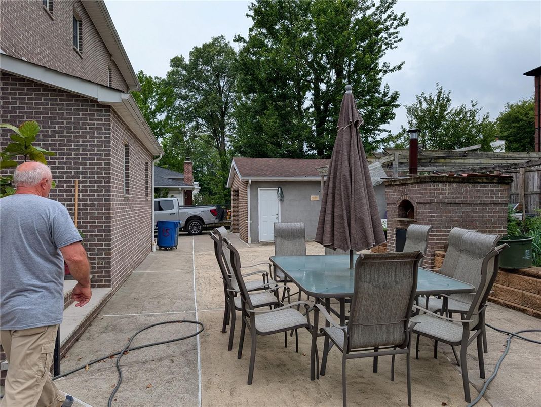 Detached Garage, Exterior