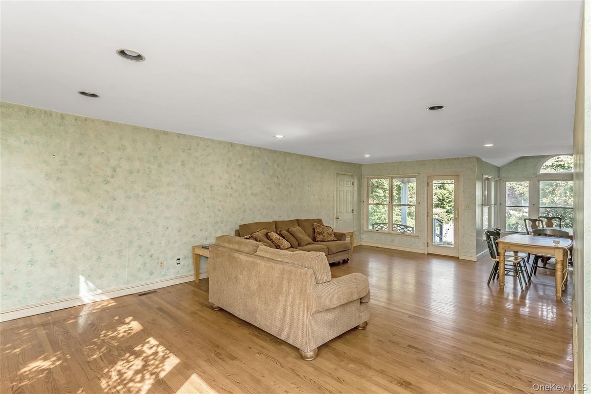 Dining room, Interior, Living room, Recessed Lighting, Wood Texture Flooring