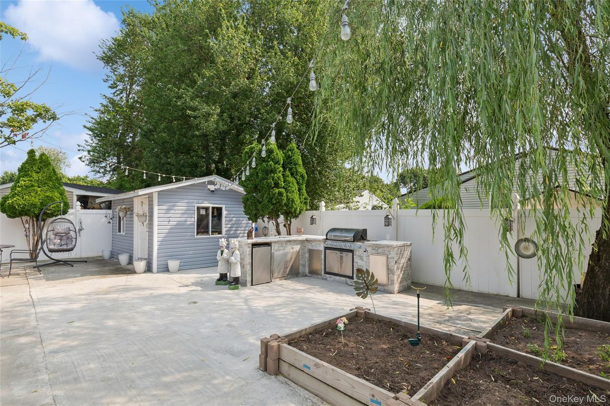 Exterior, Outdoor Kitchen