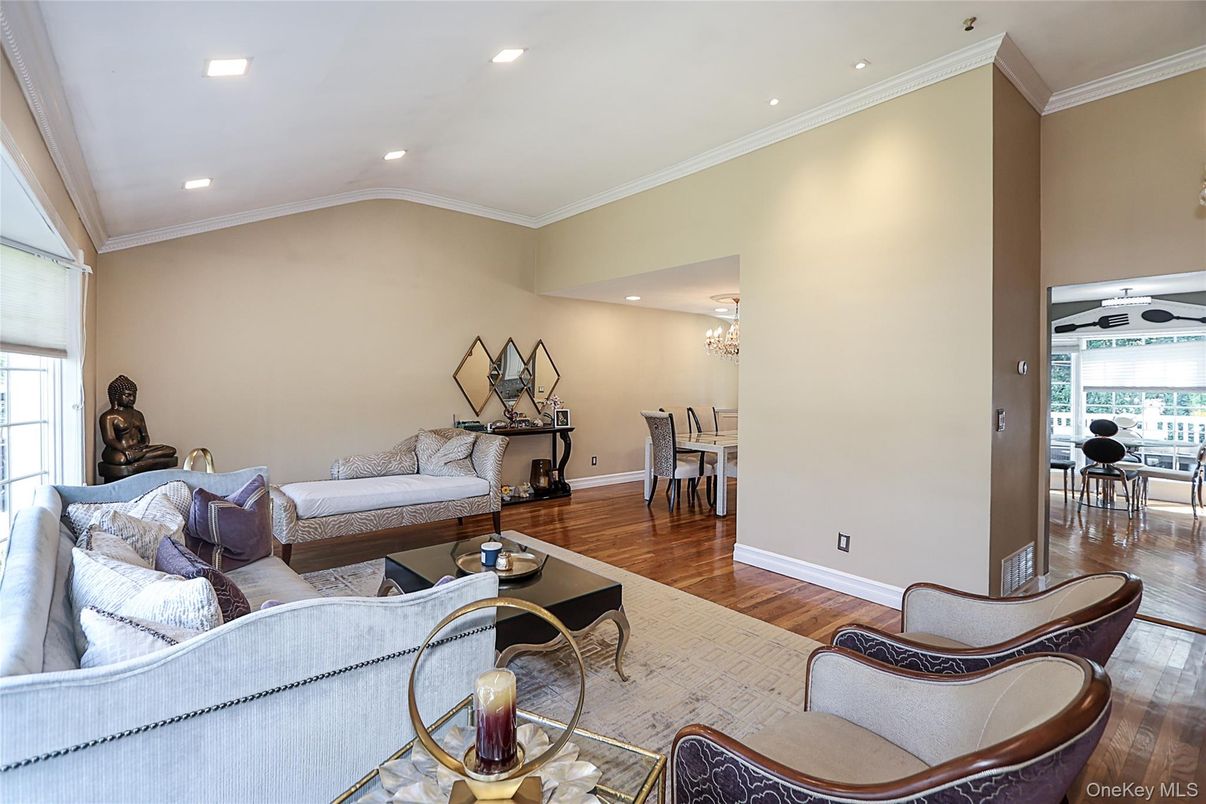 Chandelier, Dining room, Interior, Living room, Recessed Lighting, Wood Texture Flooring