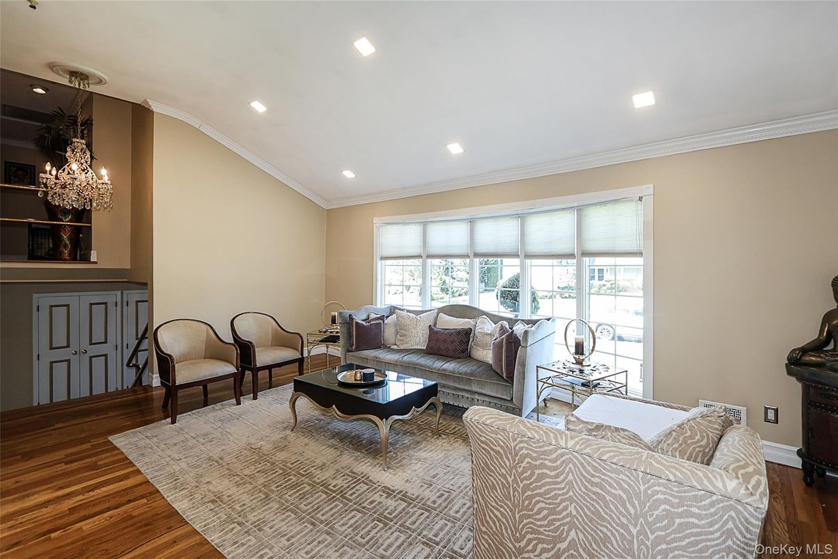 Chandelier, Interior, Living room, Recessed Lighting, Wood Texture Flooring