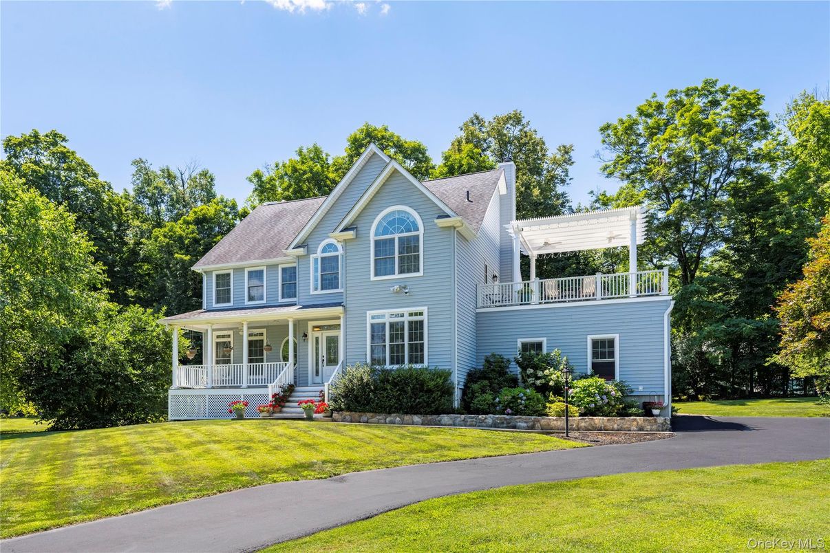 Exterior, Facade, Farmhouse