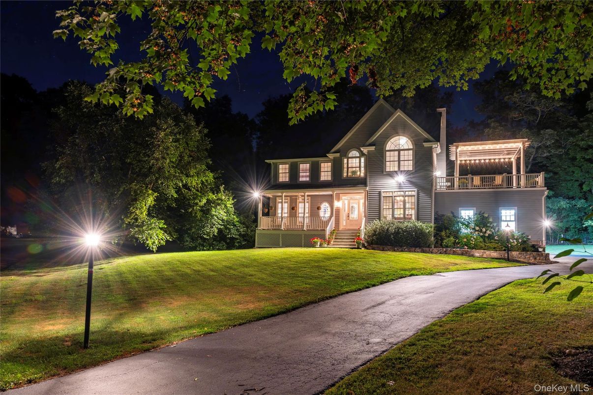 Backyard, Exterior, Facade, Queen Anne Victorian